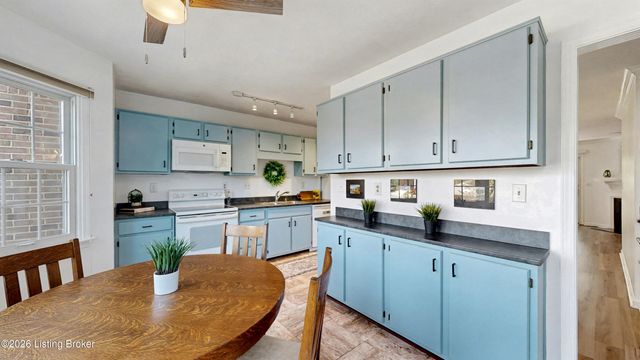 24 Gardiner Ct, Louisville, KY 40205