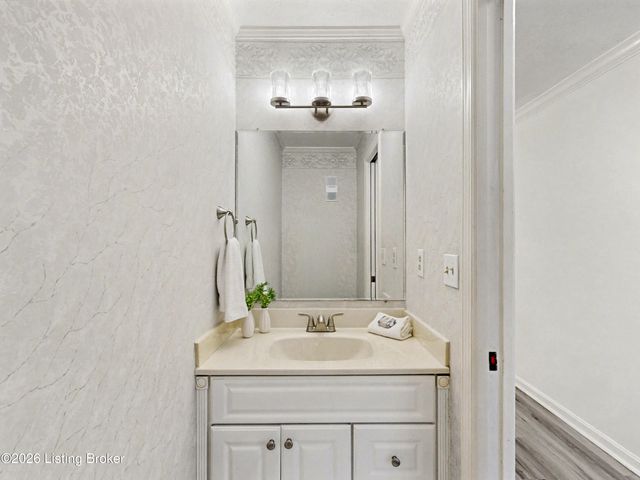 24 Gardiner Ct, Louisville, KY 40205