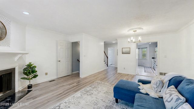 24 Gardiner Ct, Louisville, KY 40205