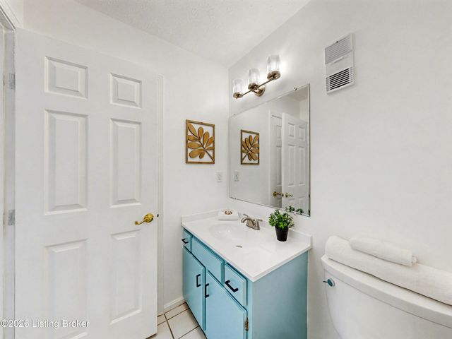 24 Gardiner Ct, Louisville, KY 40205