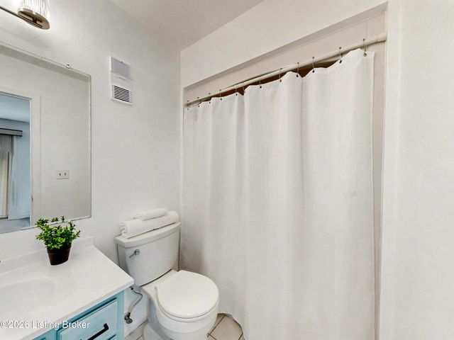 24 Gardiner Ct, Louisville, KY 40205