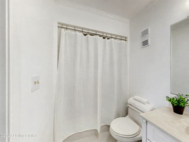 24 Gardiner Ct, Louisville, KY 40205