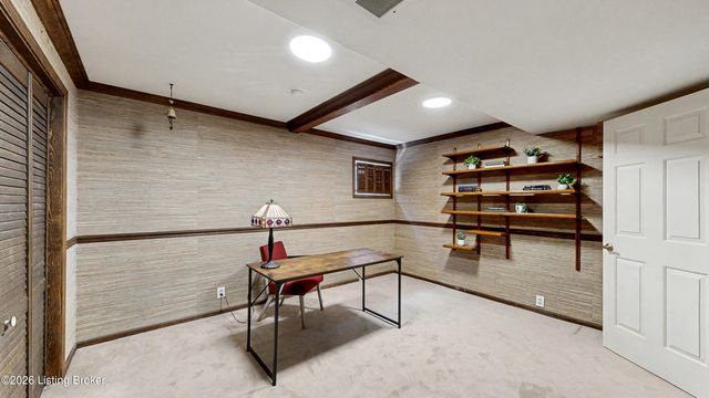 24 Gardiner Ct, Louisville, KY 40205