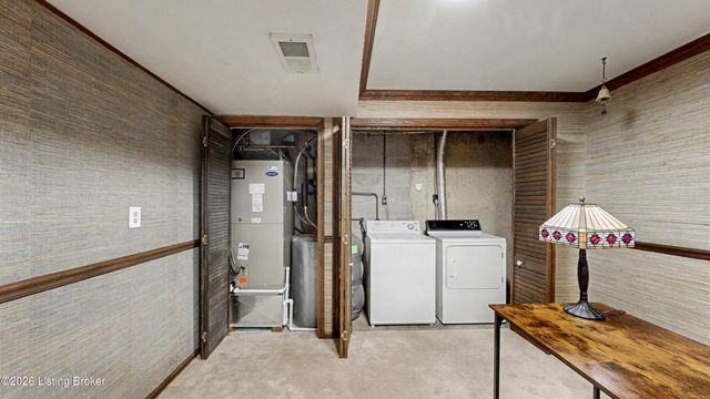 24 Gardiner Ct, Louisville, KY 40205