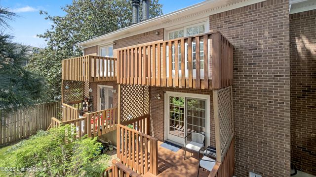 24 Gardiner Ct, Louisville, KY 40205