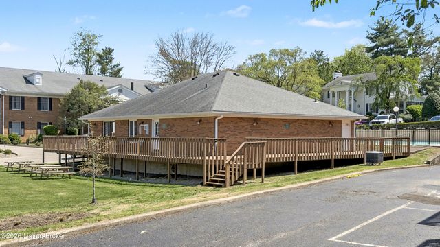 24 Gardiner Ct, Louisville, KY 40205