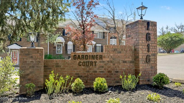 24 Gardiner Ct, Louisville, KY 40205