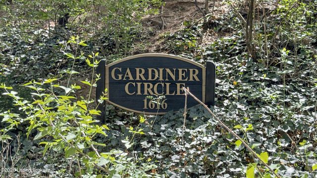 24 Gardiner Ct, Louisville, KY 40205