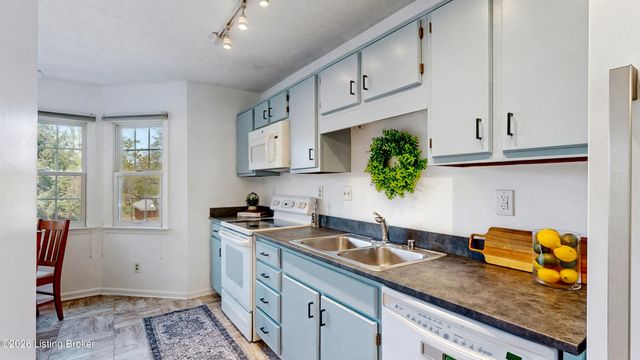 24 Gardiner Ct, Louisville, KY 40205