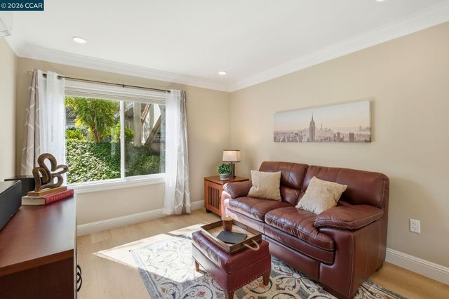 3410 Tice Creek Dr 8, Walnut Creek, CA 94595