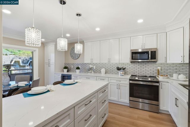 3410 Tice Creek Dr 8, Walnut Creek, CA 94595