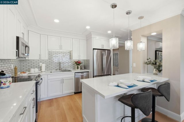 3410 Tice Creek Dr 8, Walnut Creek, CA 94595