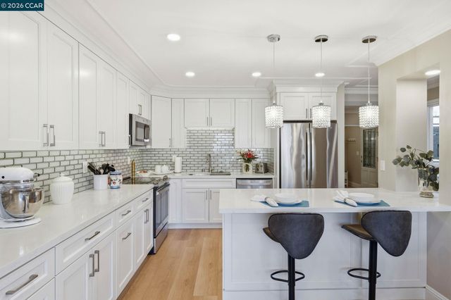 3410 Tice Creek Dr 8, Walnut Creek, CA 94595