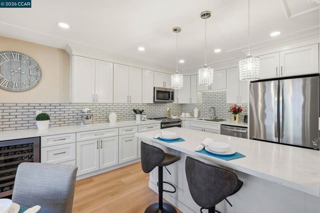 3410 Tice Creek Dr 8, Walnut Creek, CA 94595