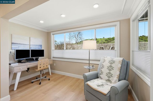 3410 Tice Creek Dr 8, Walnut Creek, CA 94595