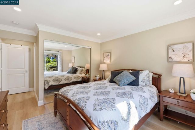 3410 Tice Creek Dr 8, Walnut Creek, CA 94595