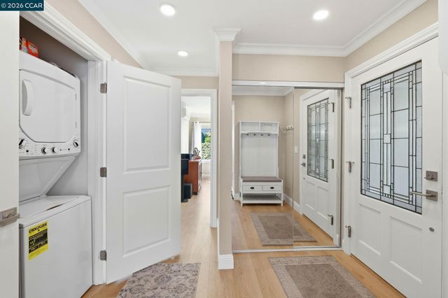 3410 Tice Creek Dr 8, Walnut Creek, CA 94595