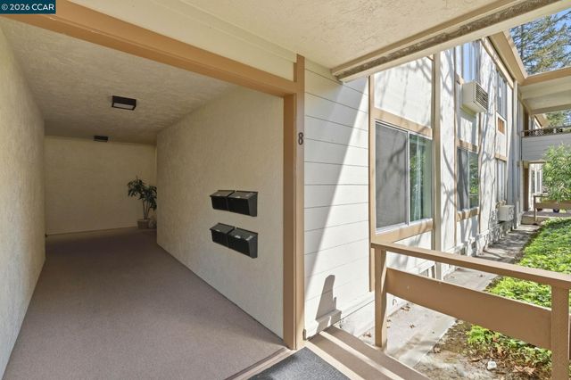 3410 Tice Creek Dr 8, Walnut Creek, CA 94595