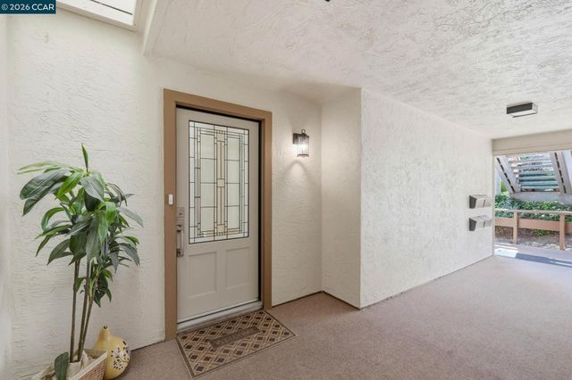 3410 Tice Creek Dr 8, Walnut Creek, CA 94595