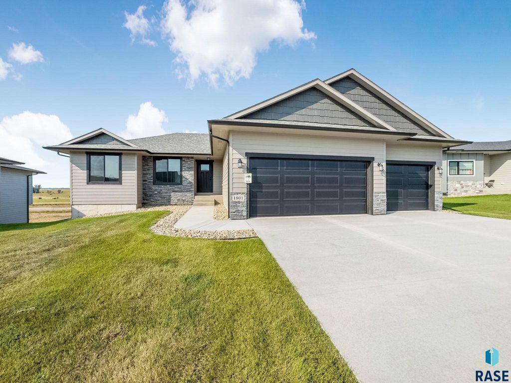1801 N CONCORD Dr Drive, Sioux Falls, SD 57110
