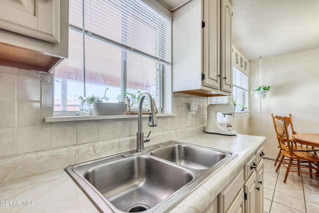 7133 LEMON TREE Lane, El Paso, TX 79915