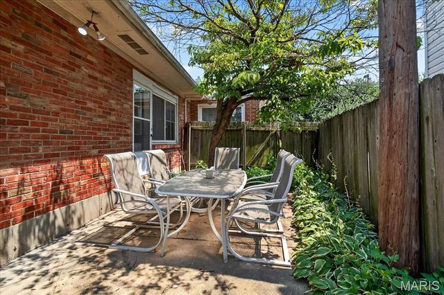 7512 Dale Avenue, St Louis, MO 63117
