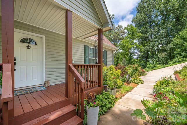 10 E Rolling Acres Drive, Weaverville, NC 28787