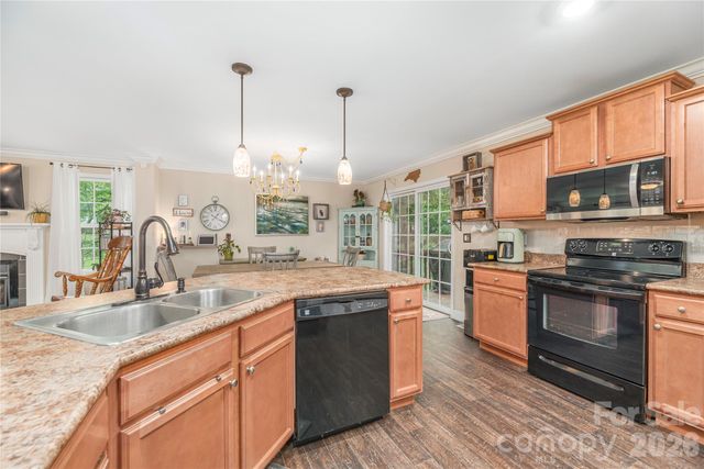 10 E Rolling Acres Drive, Weaverville, NC 28787