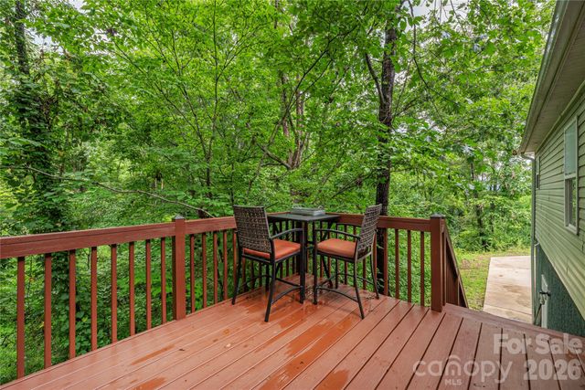 10 E Rolling Acres Drive, Weaverville, NC 28787