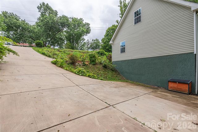 10 E Rolling Acres Drive, Weaverville, NC 28787
