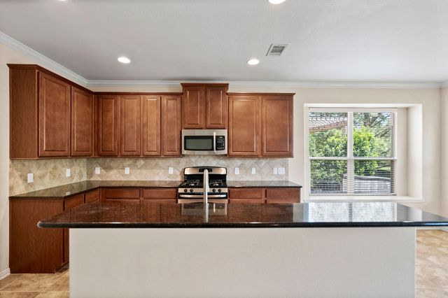 46 Black Swan Court, The Woodlands, TX 77354
