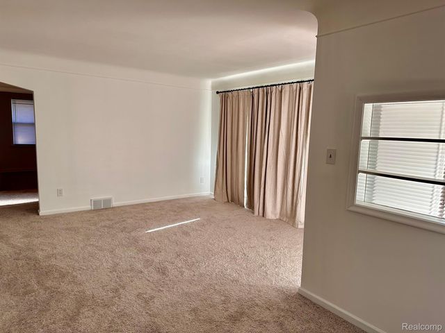 6790 WINONA Avenue, Allen Park, MI 48101