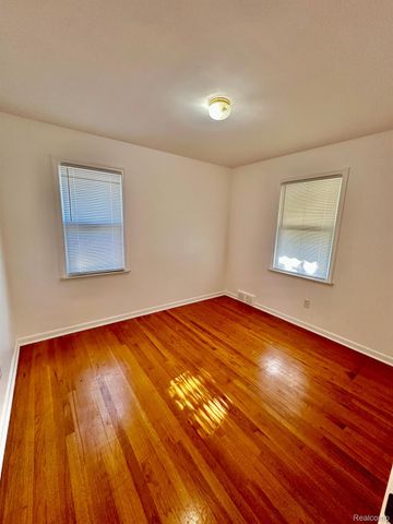 6790 WINONA Avenue, Allen Park, MI 48101