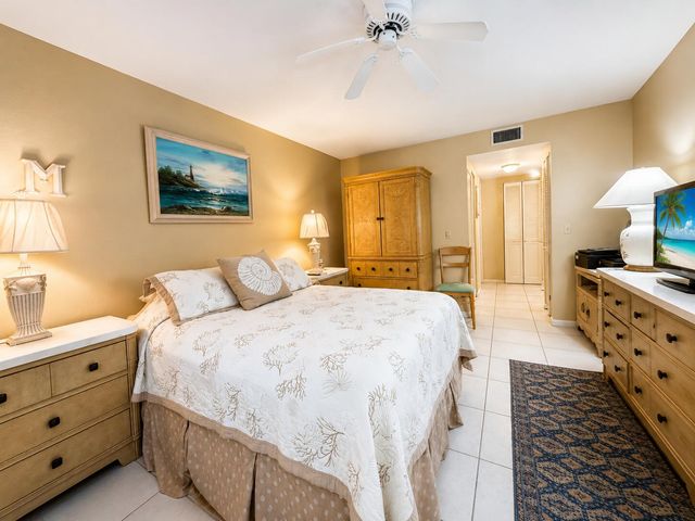 10 Colonial Club Drive 101, Boynton Beach, FL 33435