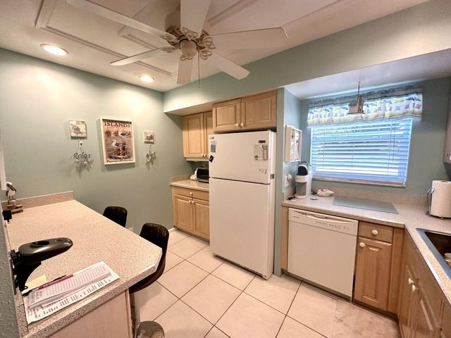 10 Colonial Club Drive 101, Boynton Beach, FL 33435