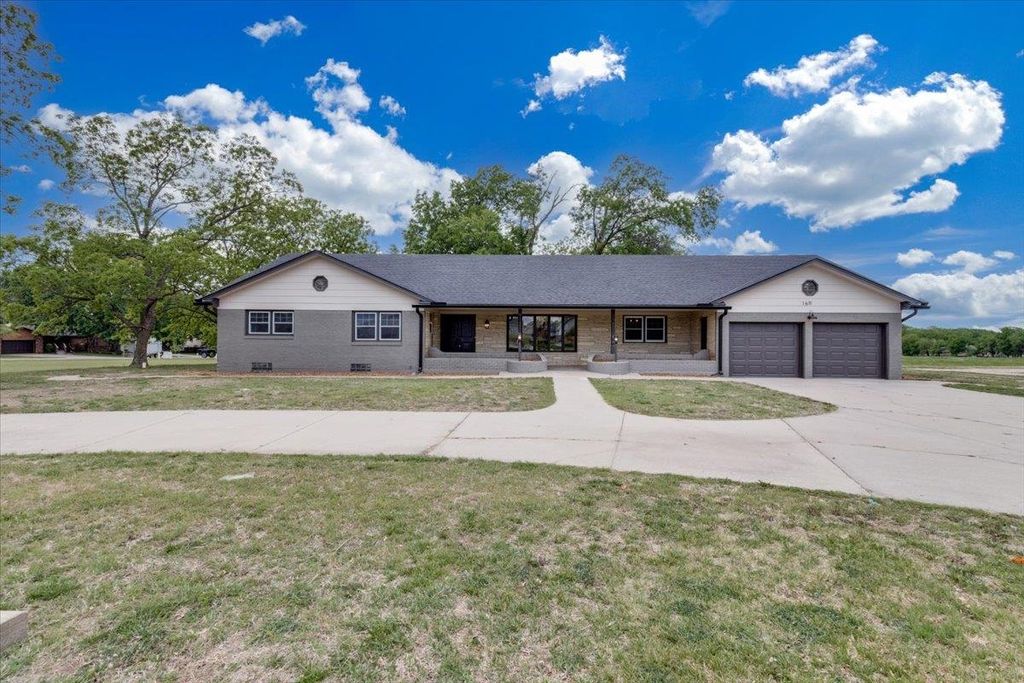 1611 N Rock Rd., Mulvane, KS 67110
