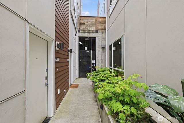 1498 NW 75th Street, Seattle, WA 98117