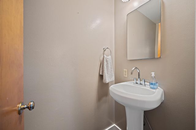 1619 W San Ramon Avenue, Fresno, CA 93711