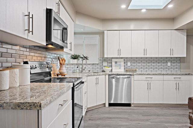 1619 W San Ramon Avenue, Fresno, CA 93711