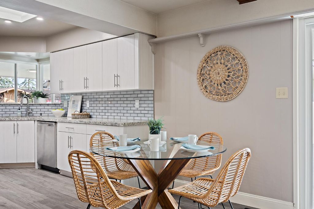 Image 11 of property listing at 1619 W San Ramon Avenue, Fresno, CA 93711