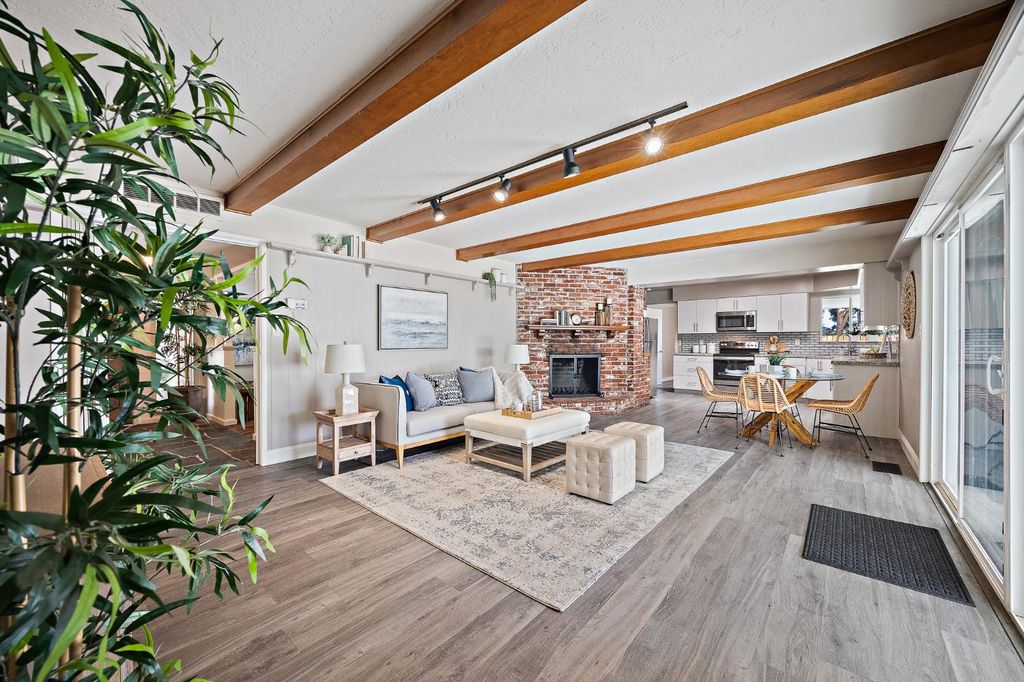 Image 13 of property listing at 1619 W San Ramon Avenue, Fresno, CA 93711