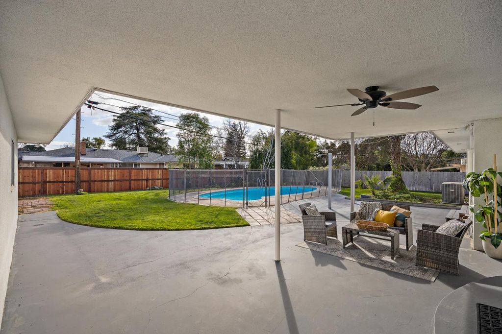Image 17 of property listing at 1619 W San Ramon Avenue, Fresno, CA 93711