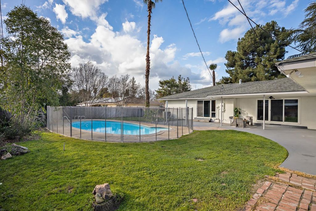 Image 18 of property listing at 1619 W San Ramon Avenue, Fresno, CA 93711