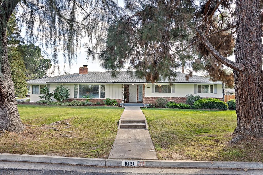 Image 2 of property listing at 1619 W San Ramon Avenue, Fresno, CA 93711