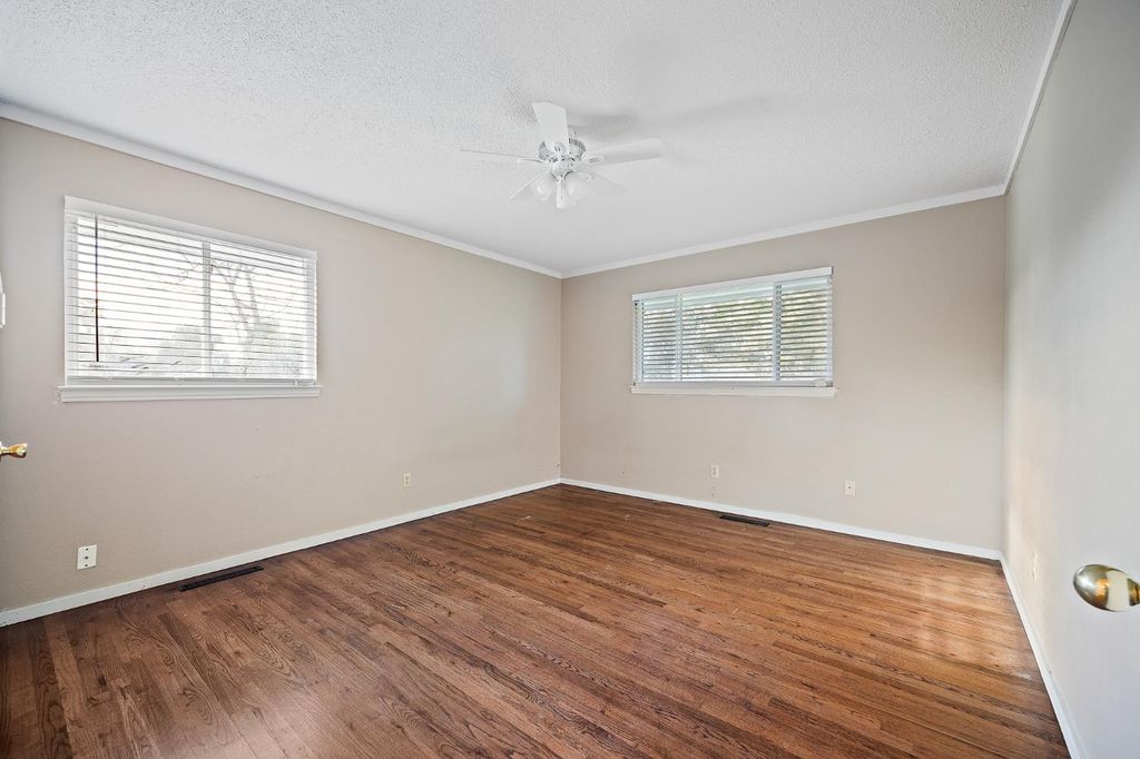 Image 25 of property listing at 1619 W San Ramon Avenue, Fresno, CA 93711