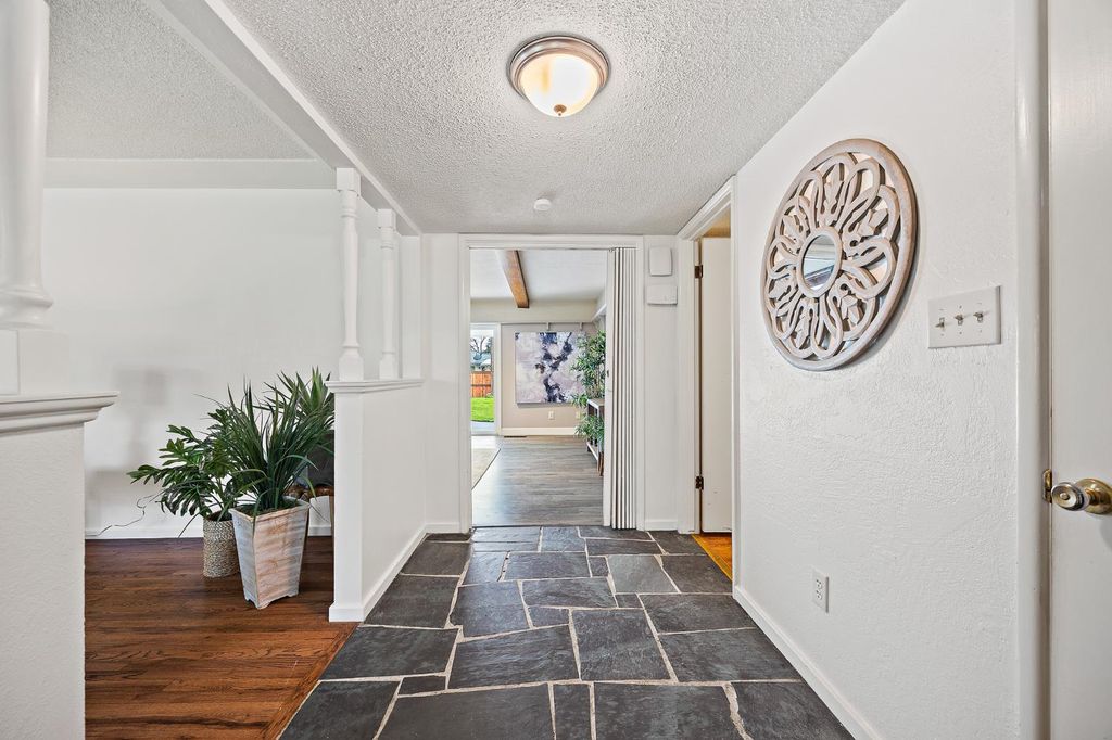 Image 3 of property listing at 1619 W San Ramon Avenue, Fresno, CA 93711