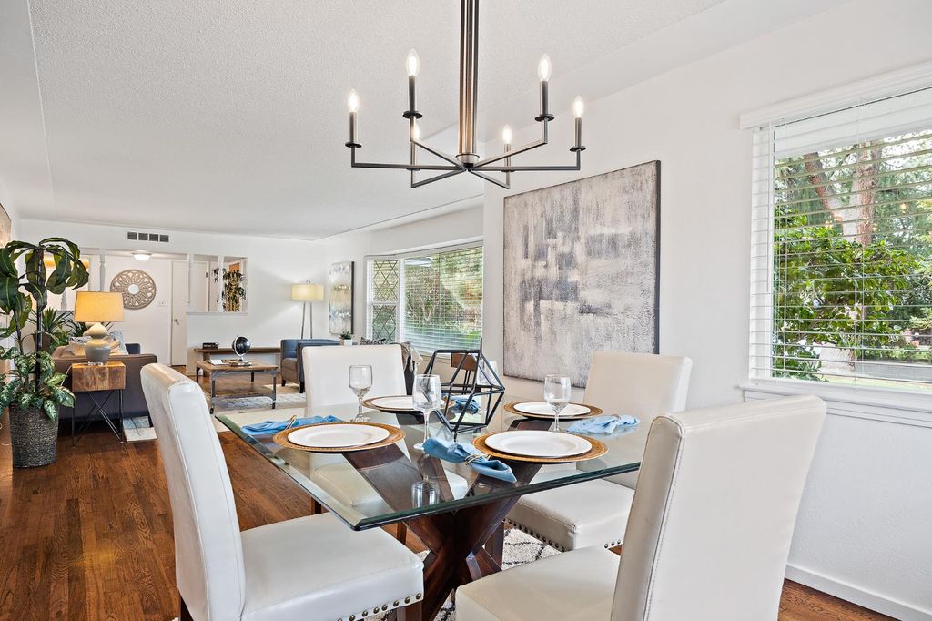 Image 7 of property listing at 1619 W San Ramon Avenue, Fresno, CA 93711