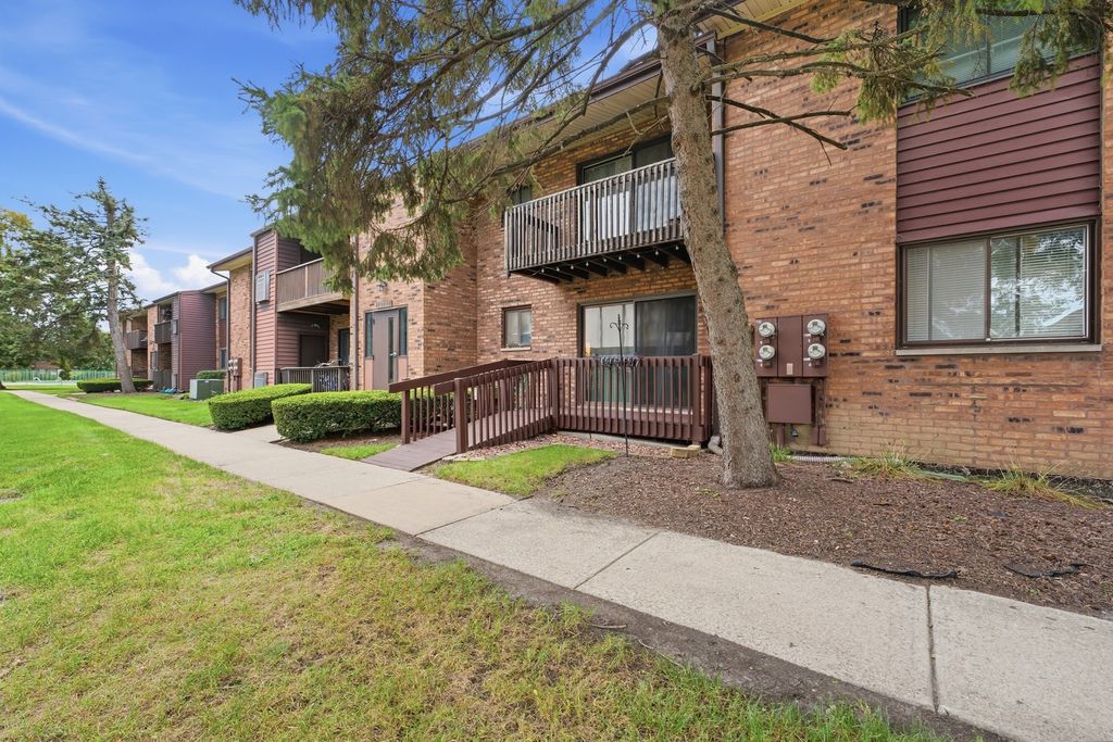 18001 Oak Park Avenue C, Tinley Park, IL 60477 — photo 2