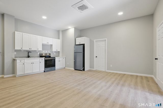 215-219 Bank Street 5, New London, CT 06320