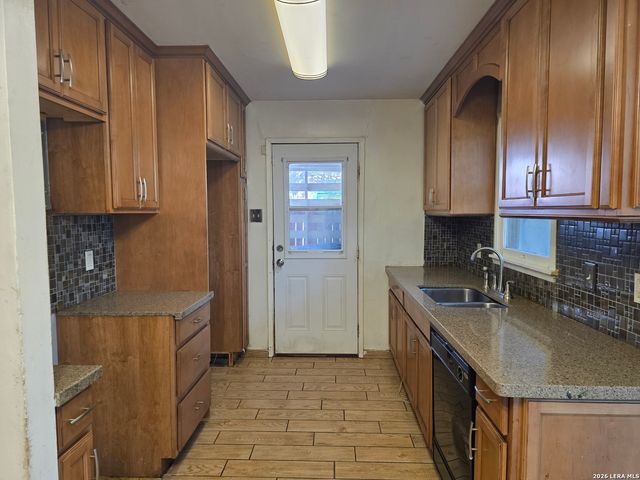 835 Utopia, San Antonio, TX 78223